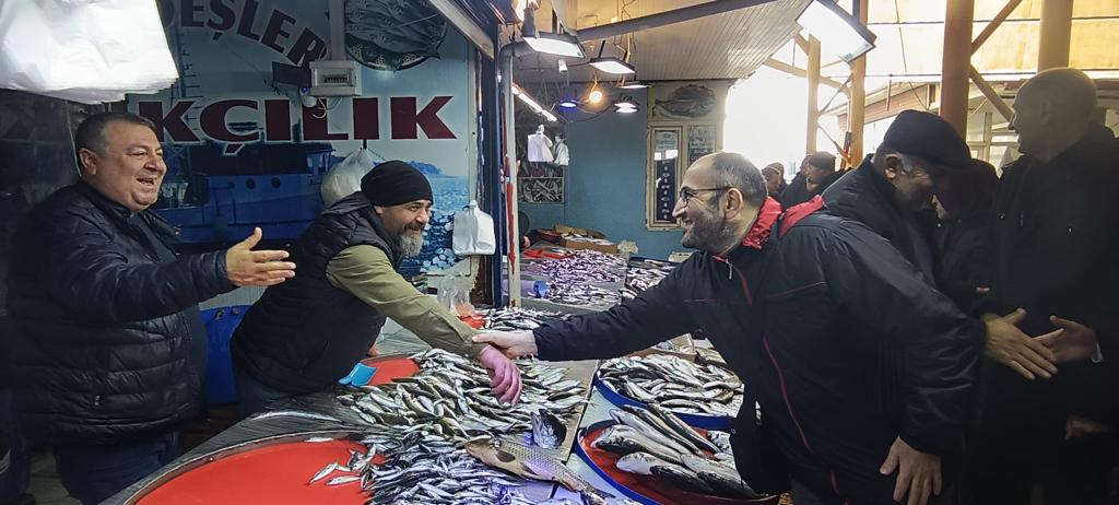 GEDİZ BELEDİYE BAŞKAN ADAYI DR.İBRAHİM GİRGİN ESNAF VE ŞEHİT AİLELERİNİ ZİYARET ETTİ