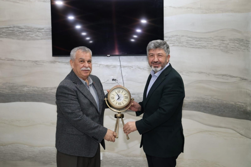 BAŞKAN AKÇADURAK’TAN BELEDİYE MECLİS ÜYELERİNE PLAKET