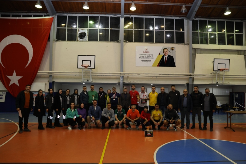 GEDİZ’DE AYAK TENİSİ TURNUVASI SONA ERDİ