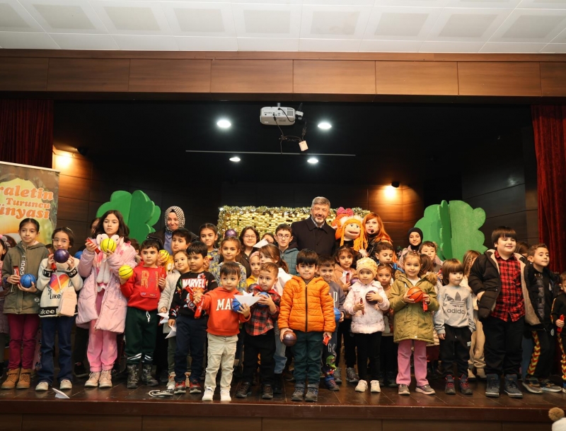 GEDİZ’DE ÖĞRENCİLERE KARNE ŞENLİĞİ HEDİYESİ