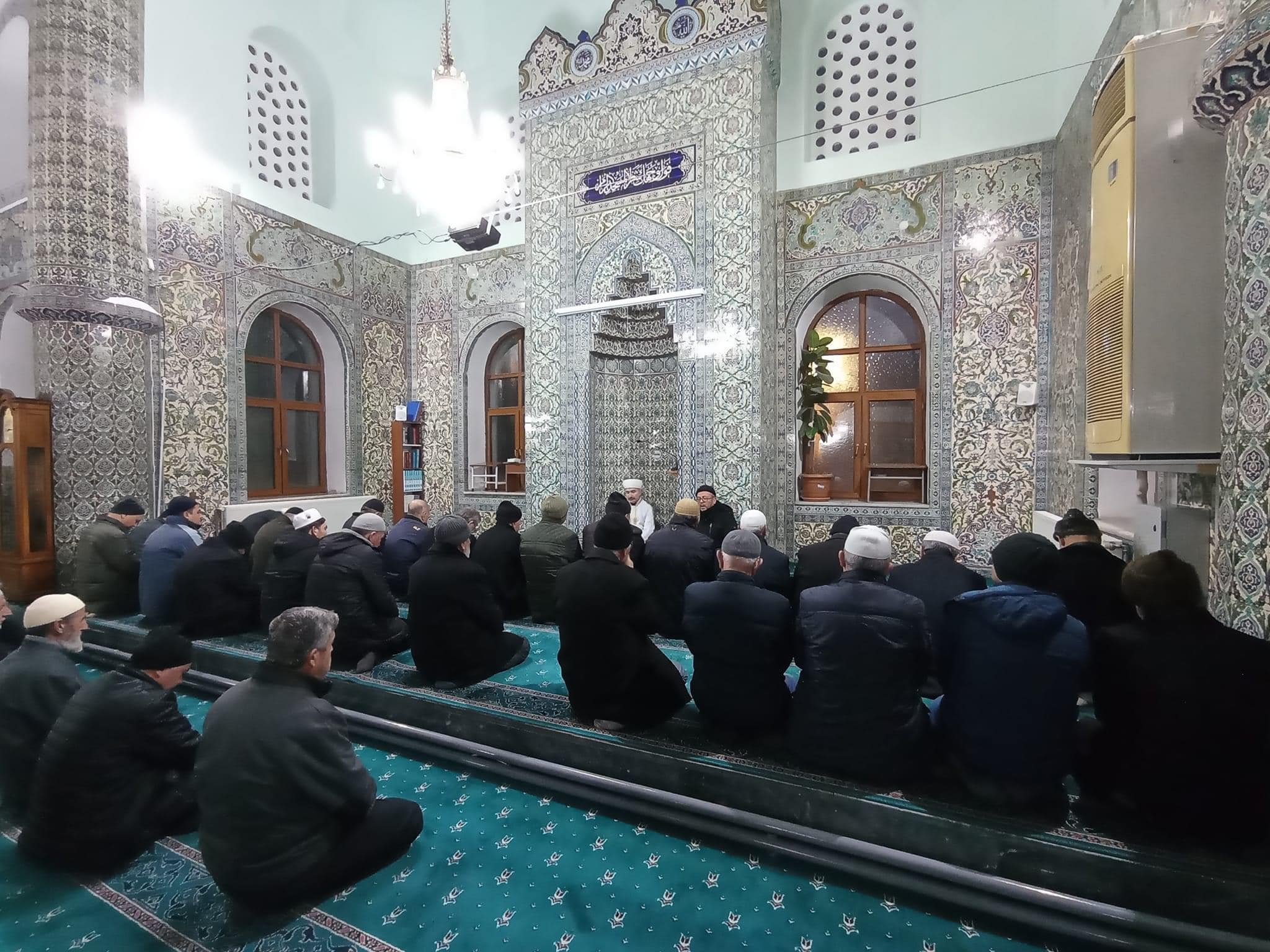 MÜMİN GÖNÜLLER ULU CAMİ’DE ŞEHİDLER İÇİN DUAYA DURDU