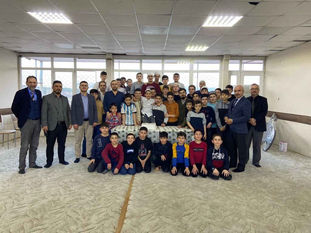 GEDİ’DE HAFIZ OLAN ÖĞRENCİ İÇİN MERASİM DÜZENLENDİ