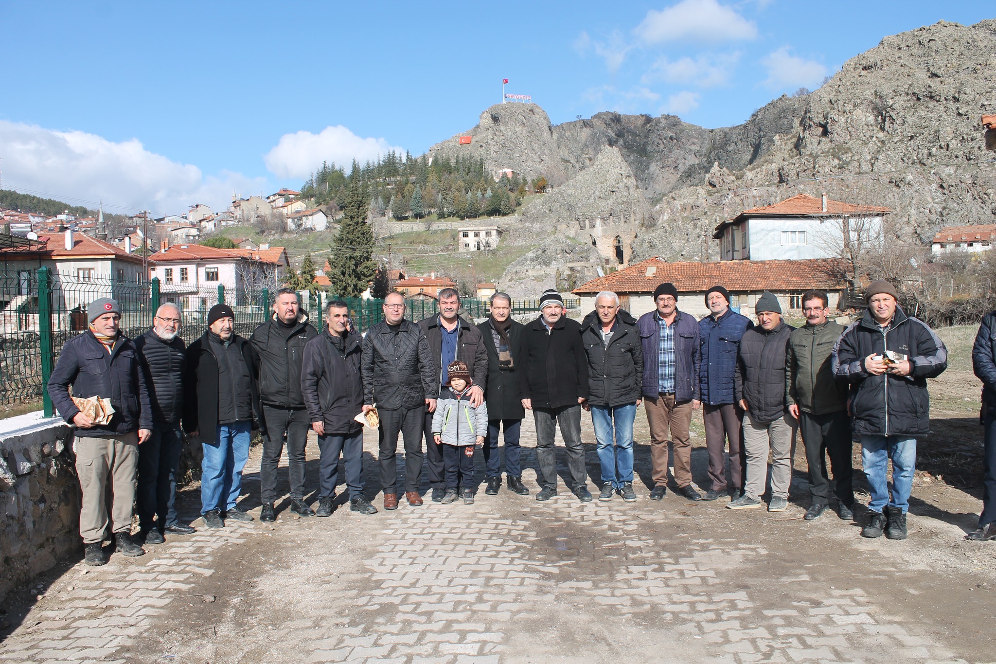 ESKİGEDİZ BELDESİNDE YAPILAN FIRINLAR İÇİN TOPLU AÇILIŞ TÖRENİ