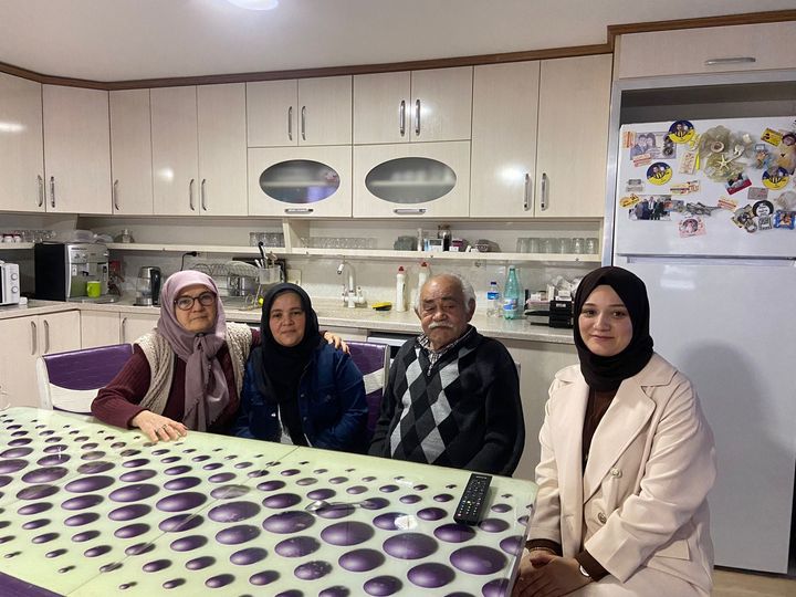 GEDİZ AK PARTİ KADIN KOLLARI YAŞLILARI UNUTMUYOR