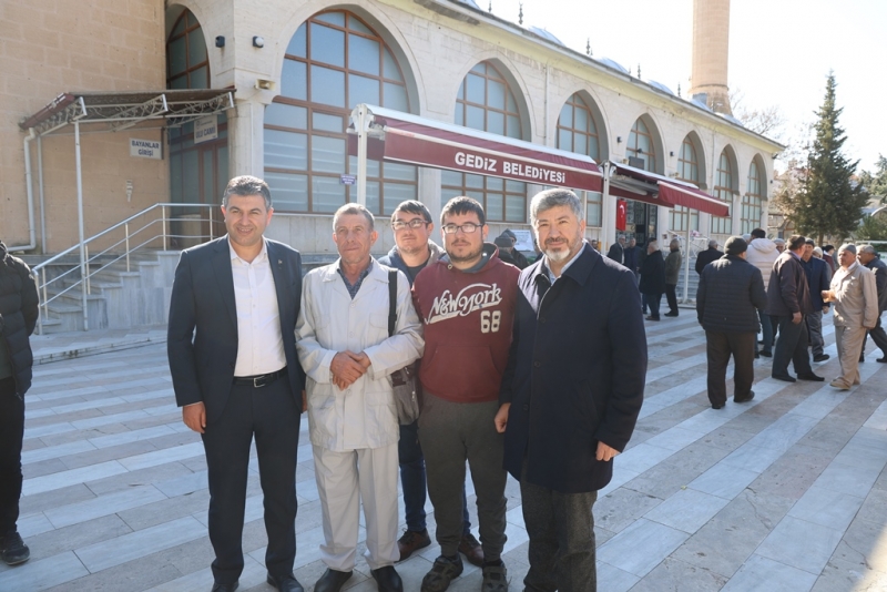 GEDİZ’DE 28 UMRECİ DUALARLA UĞURLANDI