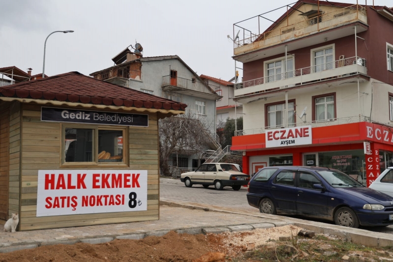 GEDİZ BELEDİYESİ HALK EKMEK 3 NOKTADA HİZMETE BAŞLADI