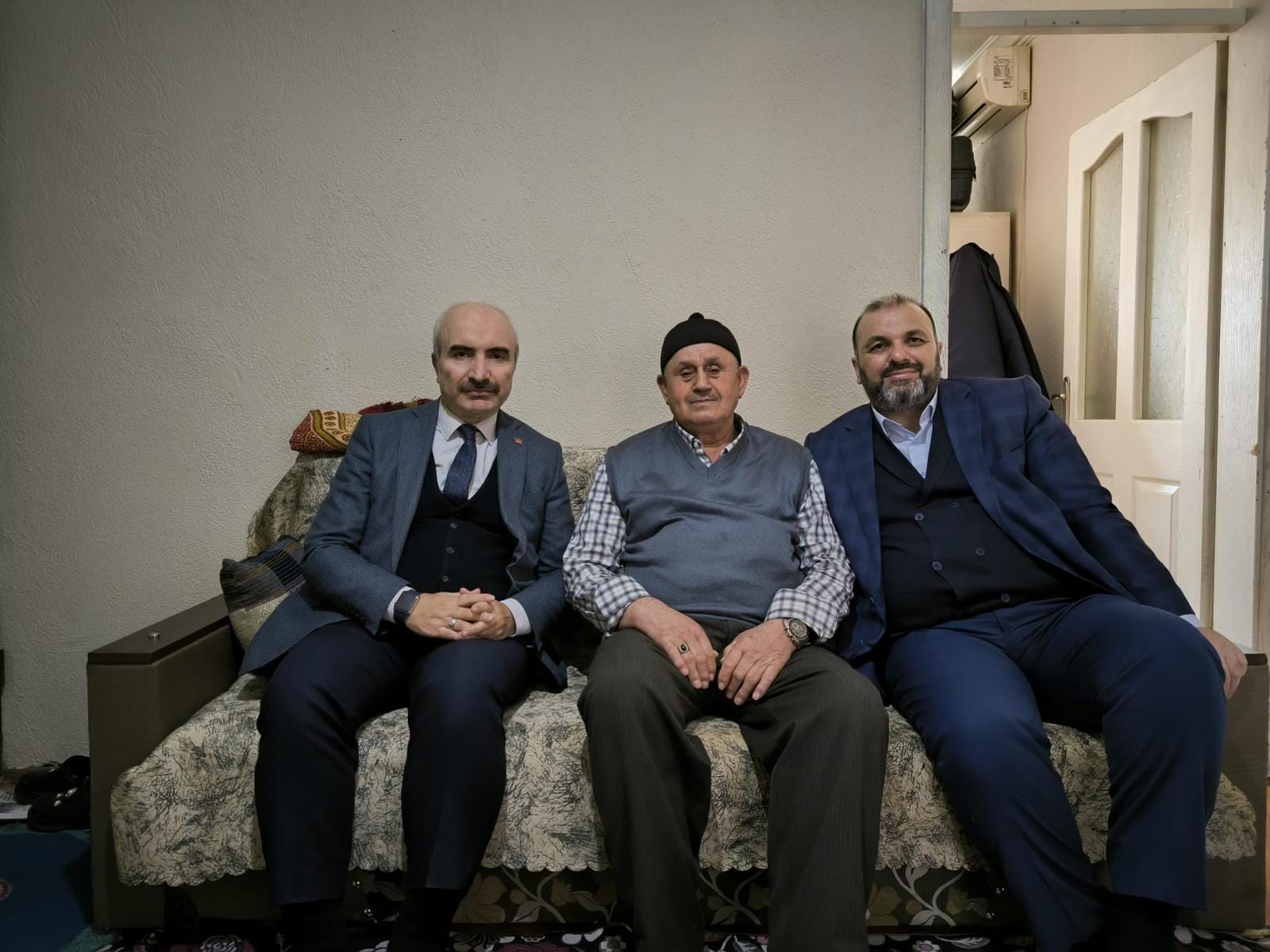 İL MÜFTÜSÜ DR. İRFAN AÇIK GEDİZ’DE ŞEHİT YAKINLARINI ZİYARET ETTİ