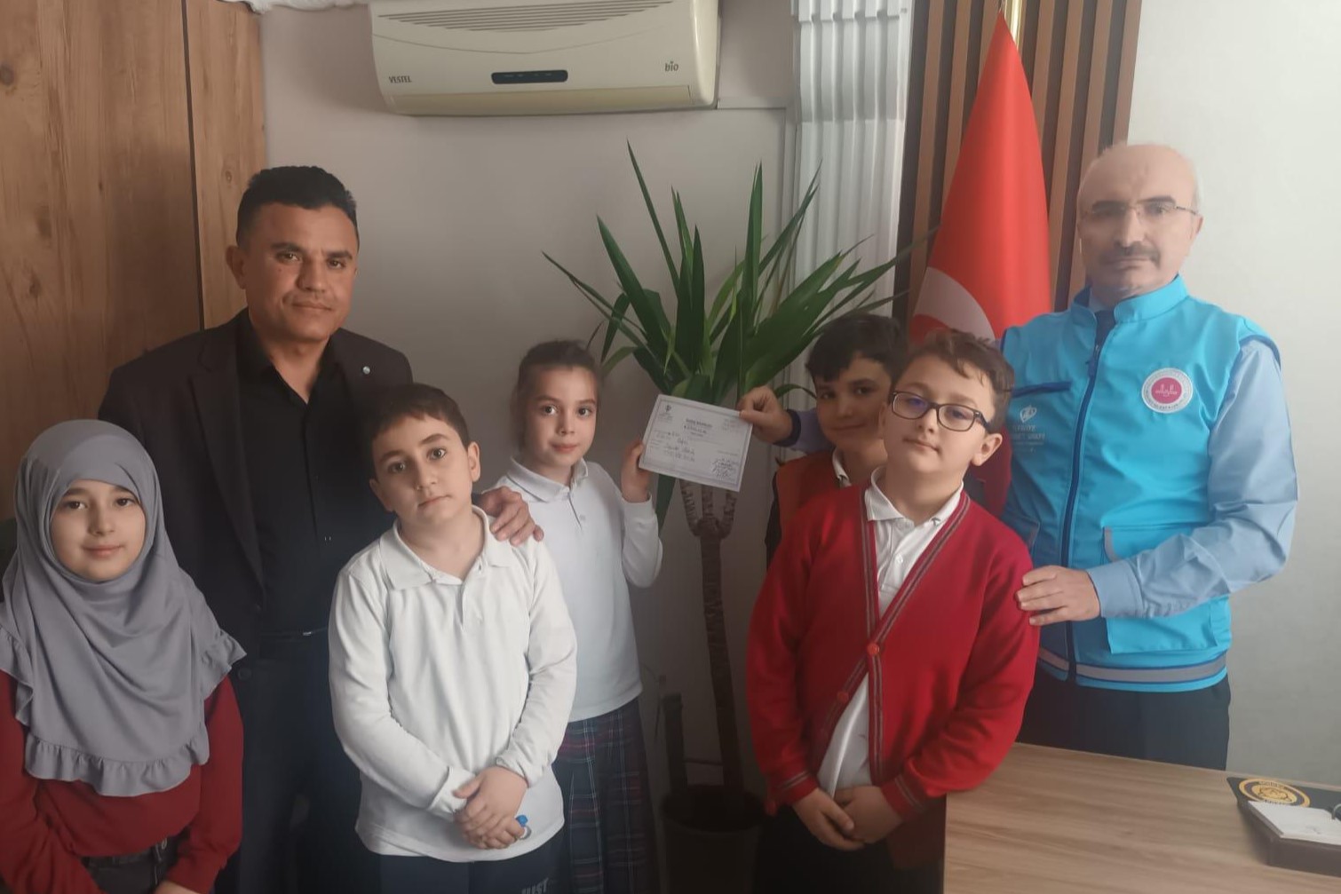 MİNİK ÖĞRENCİLERDEN ANLAMLI BAĞIŞ