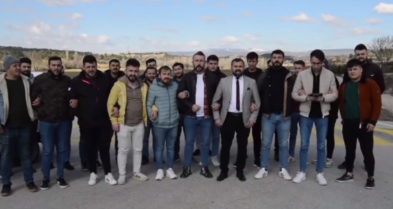 İYİ PARTİ GEDİZ BELEDİYE BAŞKAN ADAYI ALPER İRİKARA GENÇLERE PROJELERİNİ ANLATTI