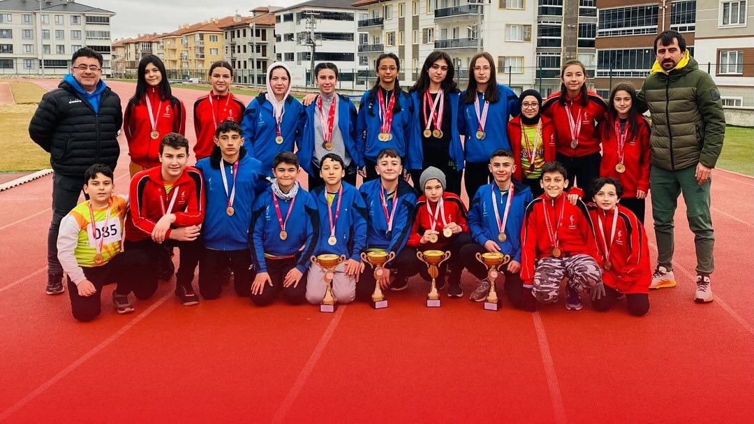 GEDİZ OKULLARI SPORTİF YARIŞMALARDA BÜYÜK BAŞARI ELDE ETTİ