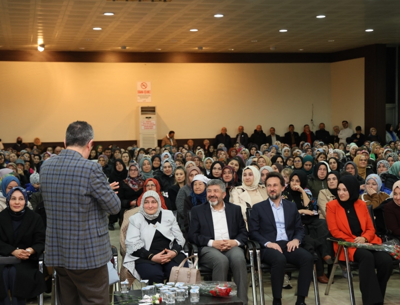 GEDİZ’DE KADINLAR GÜNÜNE ÖZEL KONFERANS