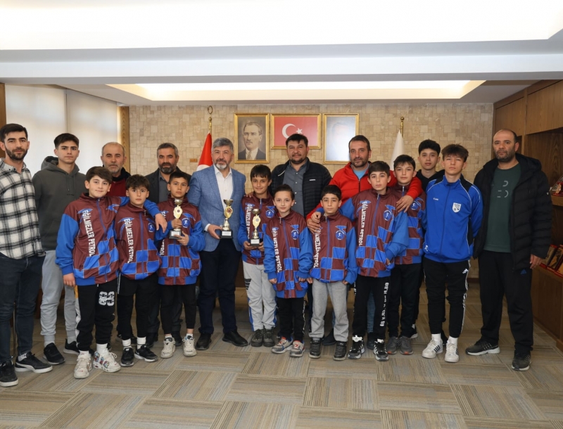 DAYINLAR SPOR KULÜBÜ’NDEN, BAŞKAN AKÇADURAK’A ZİYARET