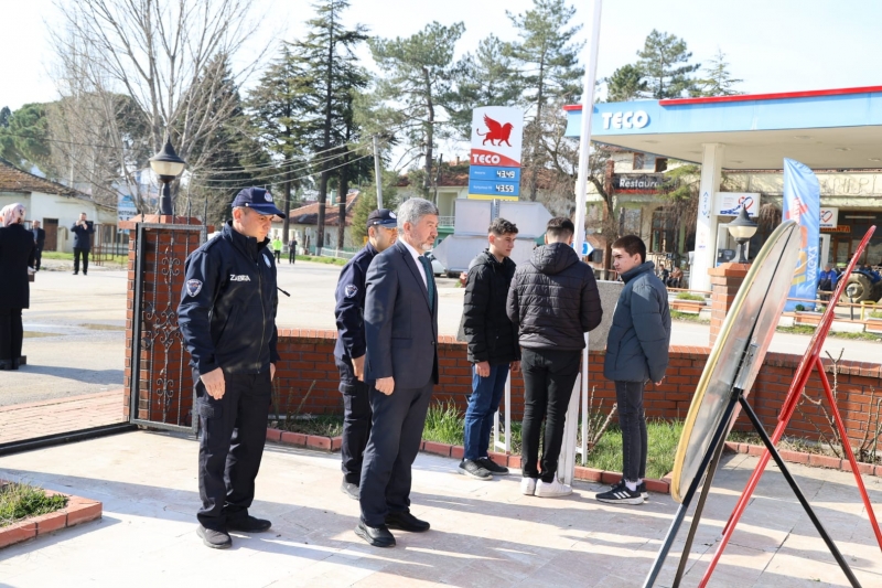 GEDİZ’DE 18 MARTTA ŞEHİTLİK ANITINA ÇELENK SUNUMU YAPILDI