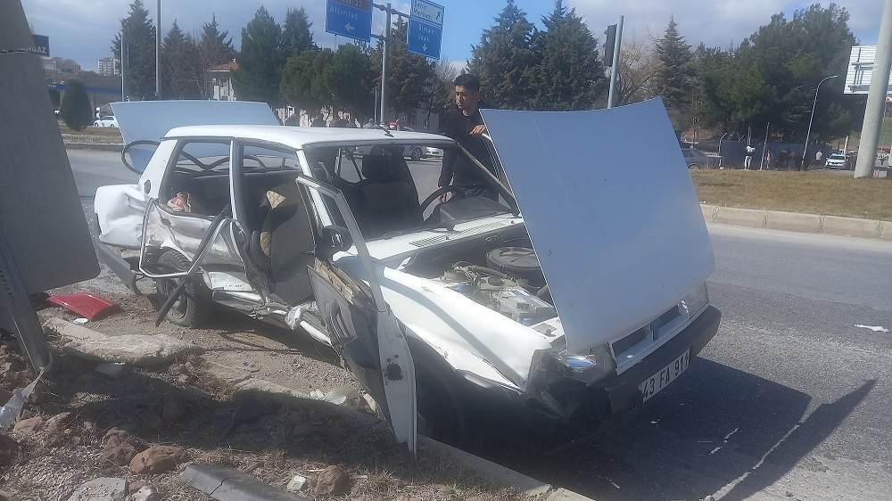 GEDİZ’DE MEYDANA GELEN KAZADA 3 KİŞİ ÖLDÜ