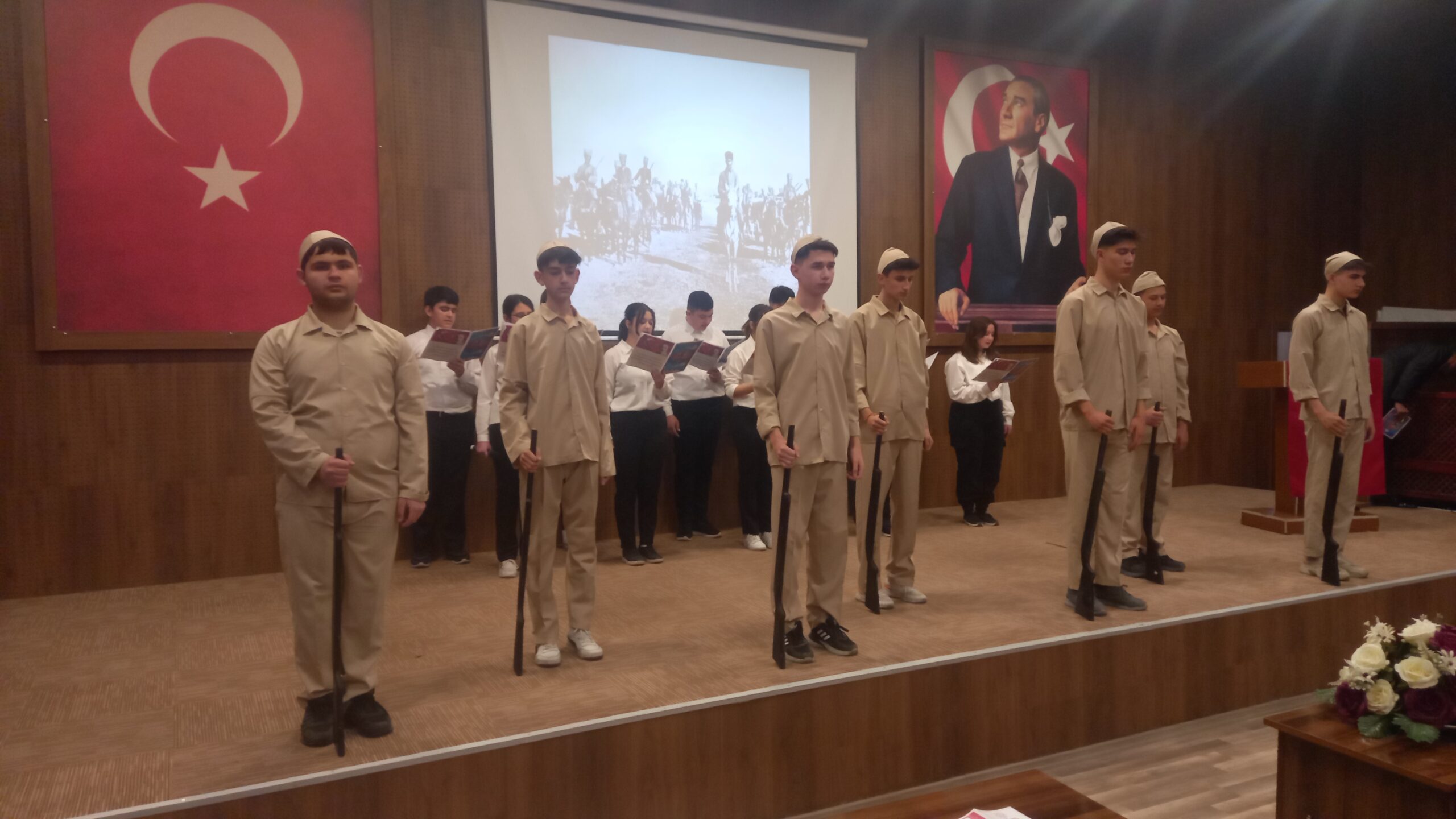 GEDİZ’DE İSTİKLAL MARŞININ KABULÜNÜN 103.YILI TÖRENLE KUTLANDI