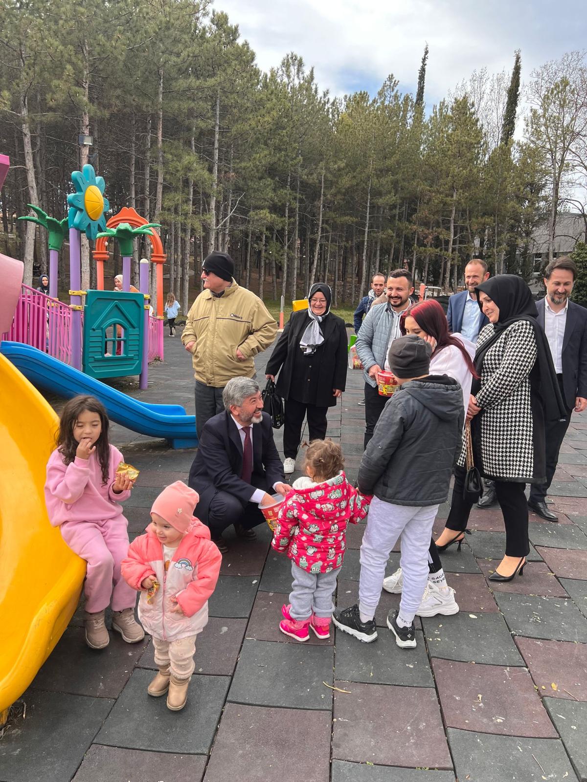 BAŞKAN AKÇADURAK, “HALKIMIZIN ADNAN MENDERES YAŞAM PARKINA OLAN İLGİSİNDEN ÇOK MEMENUNUZ”