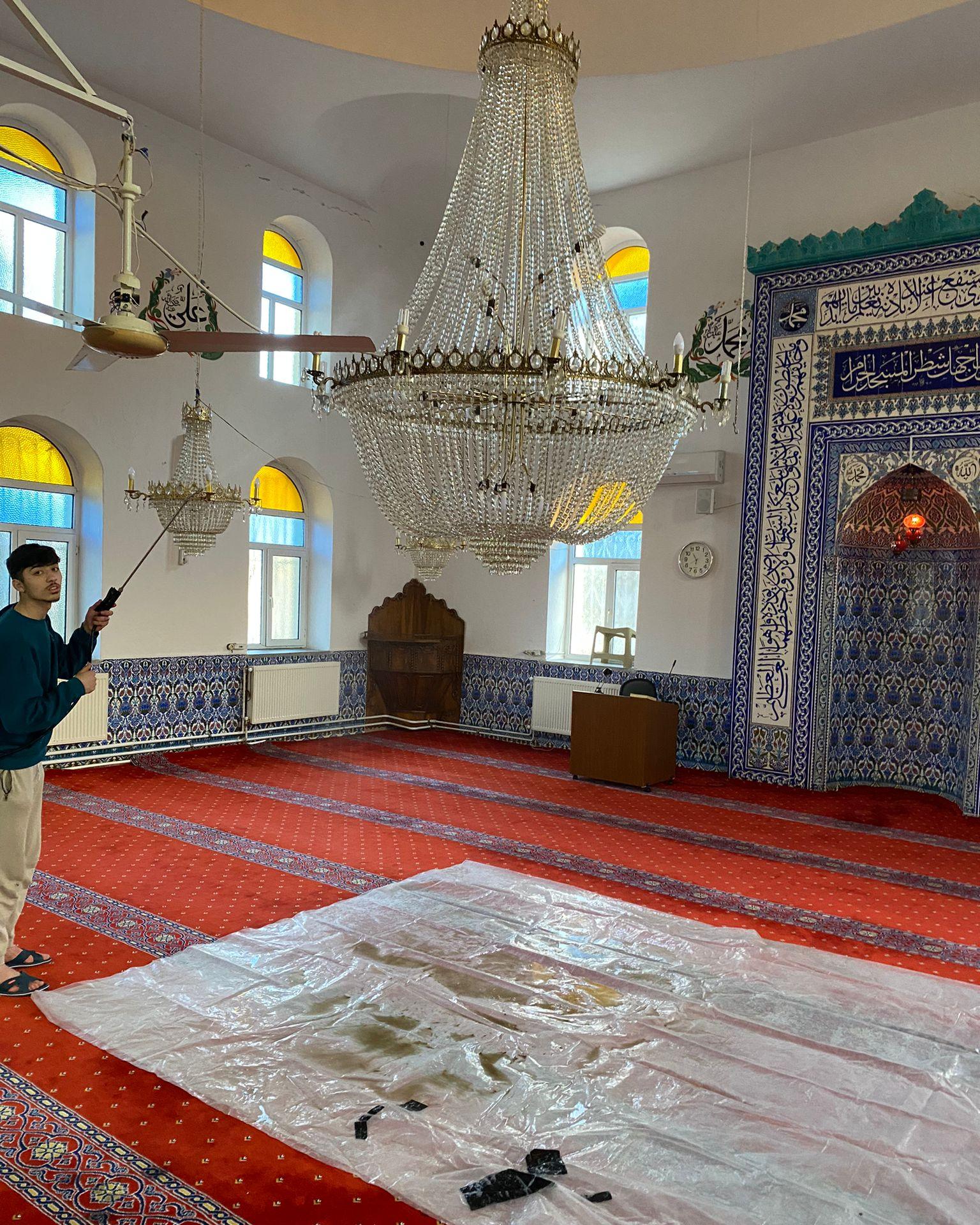 ESKİGEDİZ BELDESİNDE RAMAZAN AYI ÖNCESİNDE CAMİLER TEMİZLENDİ