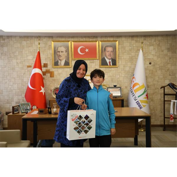 GEDİZ BELEDİYESİNDEN ATLETİZM BRANŞINA MALZEME DESTEĞİ