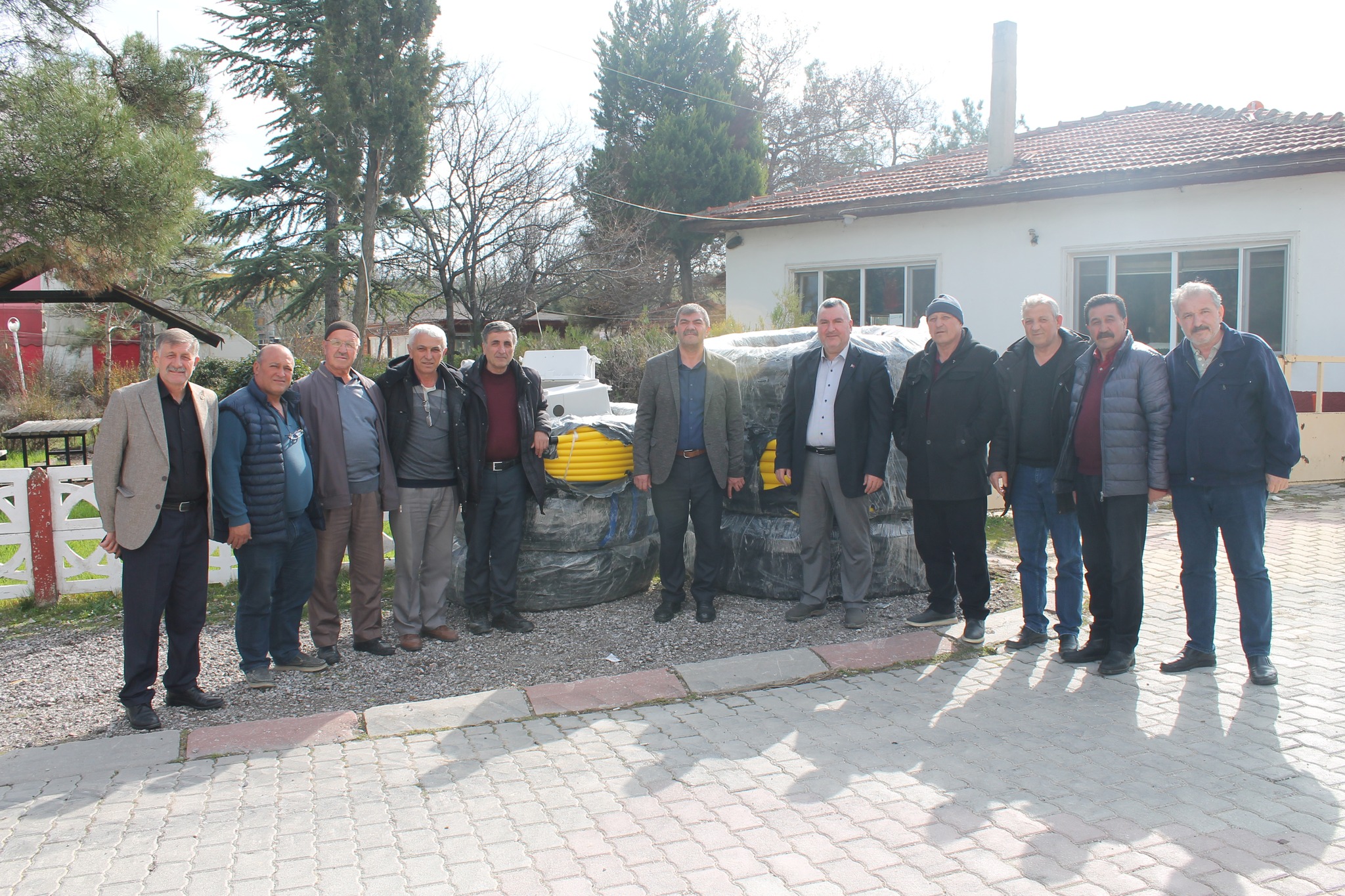 ESKİGEDİZ BELDESİNDE DOĞALGAZ YATIRIMI İÇİN İLK BORULAR GELDİ