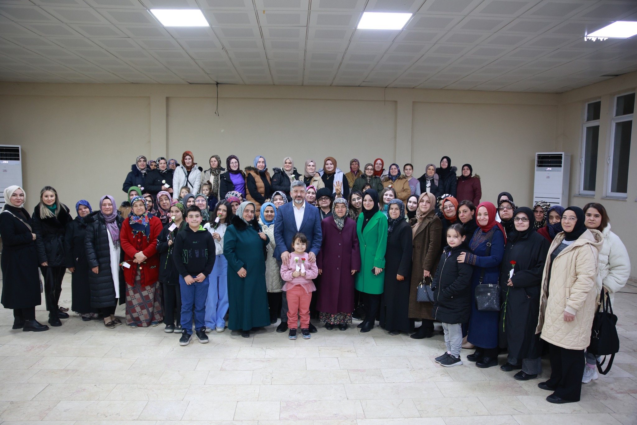 BAŞKAN AKÇADURAK UMURBEY MAHALLESİNDE KADINLARLA BULUŞTU