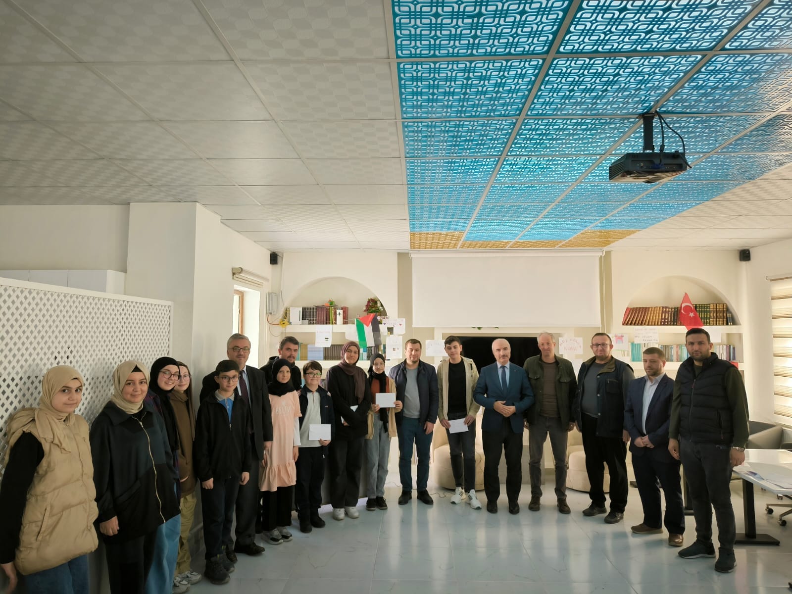 ORTAOKUL VE LİSE ÖĞRENCİLERİNE YÖNELİK DÜZENLENEN YARIŞMALARDA ÖDÜLLER SAHİPLERİNİ BULDU