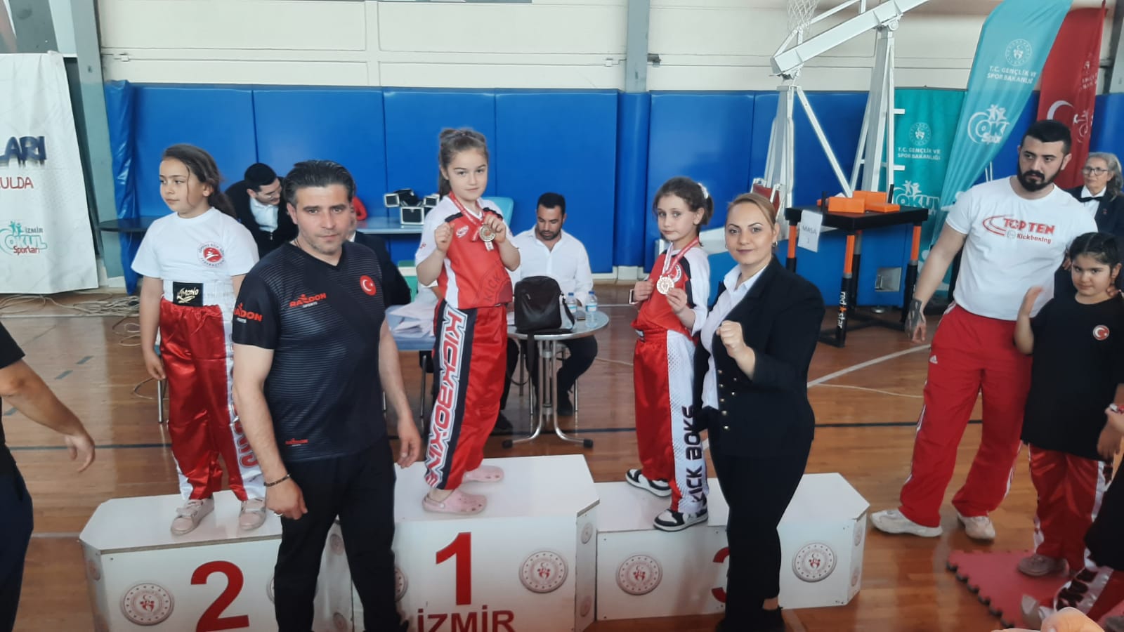 GEDİZLİ SPORCULARDAN MADALYA RÜZGARI