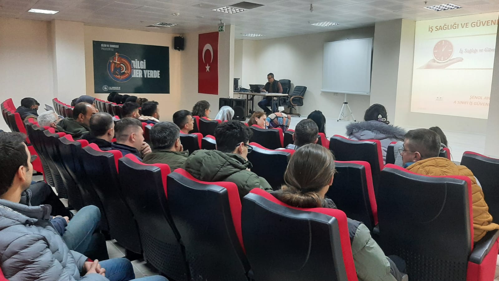 GEDİZ’DE İŞ SAĞLIĞI VE GÜVENLİĞİ EĞİTİMİ VERİLDİ