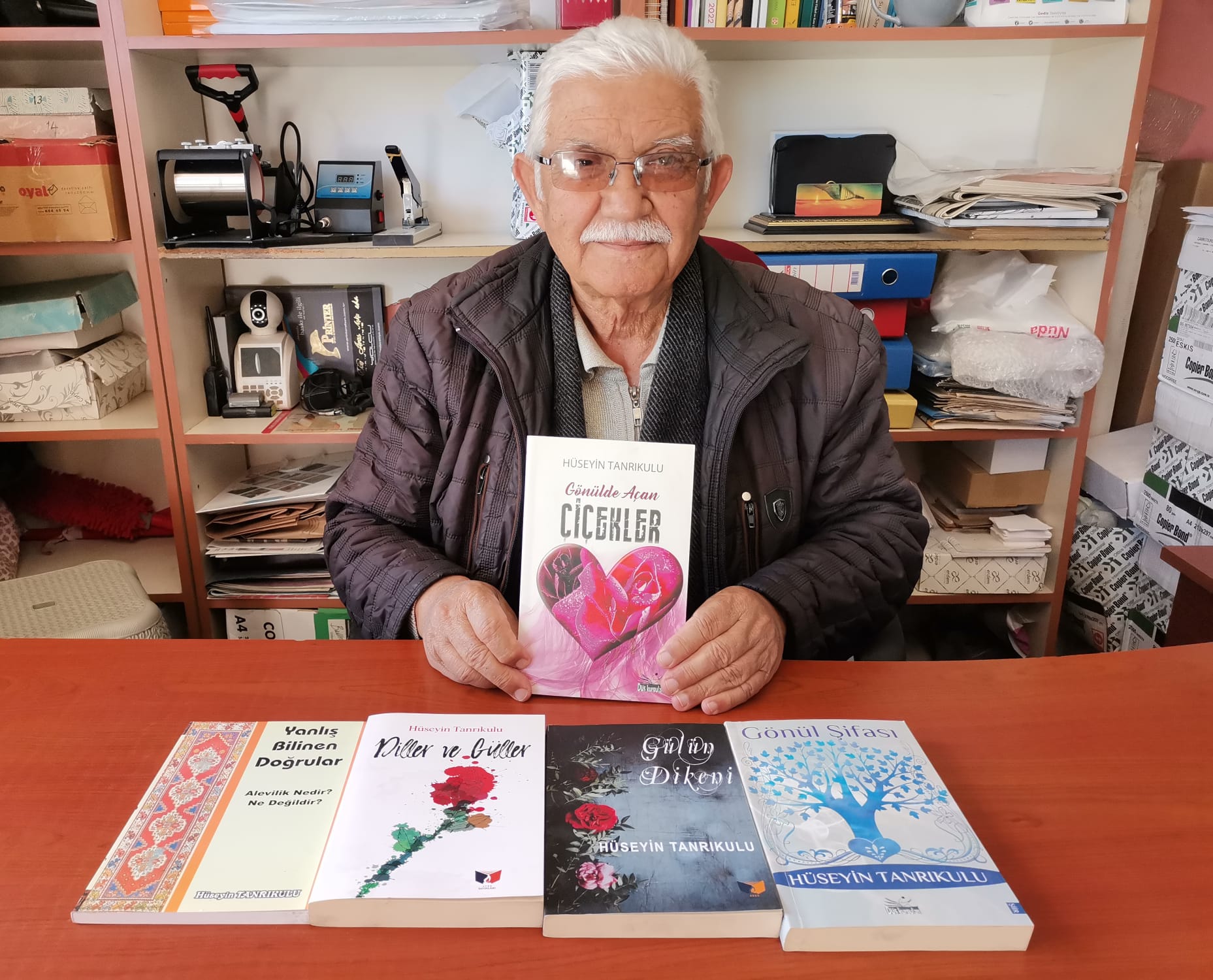 GEDİZLİ EMEKLİ ÖĞRETMEN HÜSEYİN TANRI KULU 5. KİTABINI YAZDI