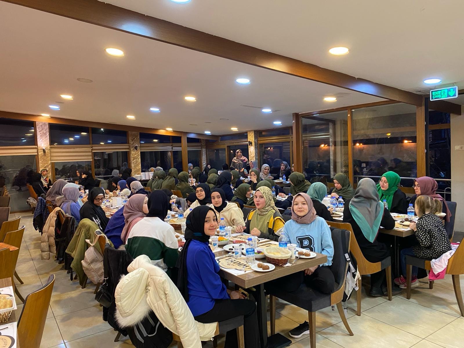 GEDİZ MÜFTÜLÜĞÜ KURDUĞU İFTAR SOFRALARI İLE GÖNÜLLERİ FETHETTİ