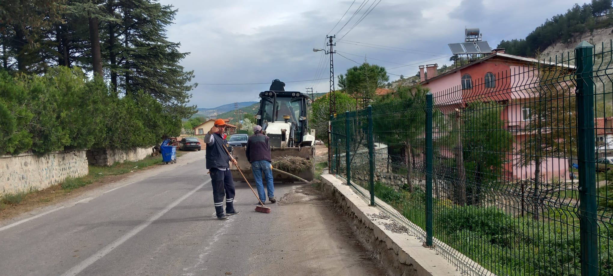ESKİGEDİZ BELDESİNDE BAHAR TEMİZLİĞİ BAŞLADI
