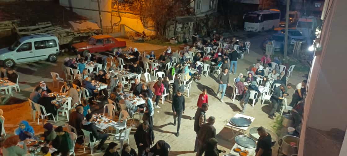 YENİDEN SEÇİLEN MUHTAR KÖYLÜLERİ İÇİNİFTAR PROGRAMI DÜZENLEDİ