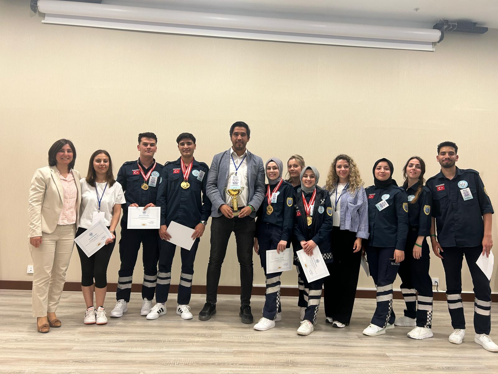 GEDİZ SAĞLIK HİZMETLERİ MYO ÖĞRENCİLERİNİN BÜYÜK BAŞARISI