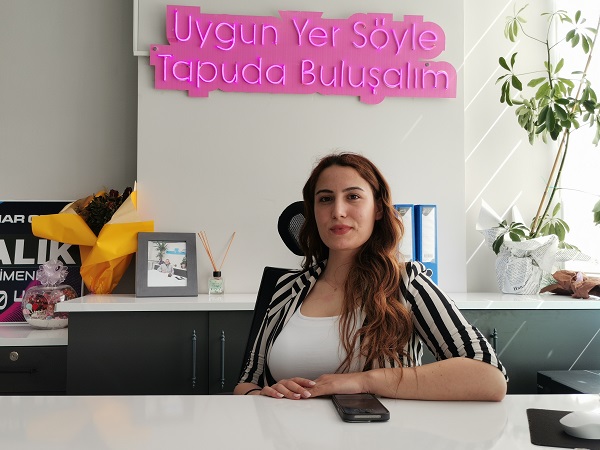 GENÇ KADIN GEDİZ’DE GAYRİMENKUL SEKTÖRÜNE YENİ BİR SOLUK GETİRDİ