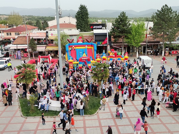 GEDİZ’DE ÇOCUK FESTİVALİ DÜZENLENDİ