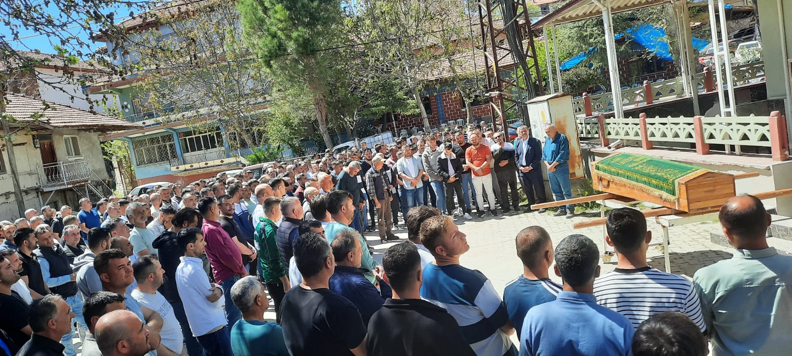 SOMA’DA MADEN KAZASINDA HAYATINI KAYBEDEN İŞÇİ GEDİZ’DE TOPRAĞA VERİLDİ