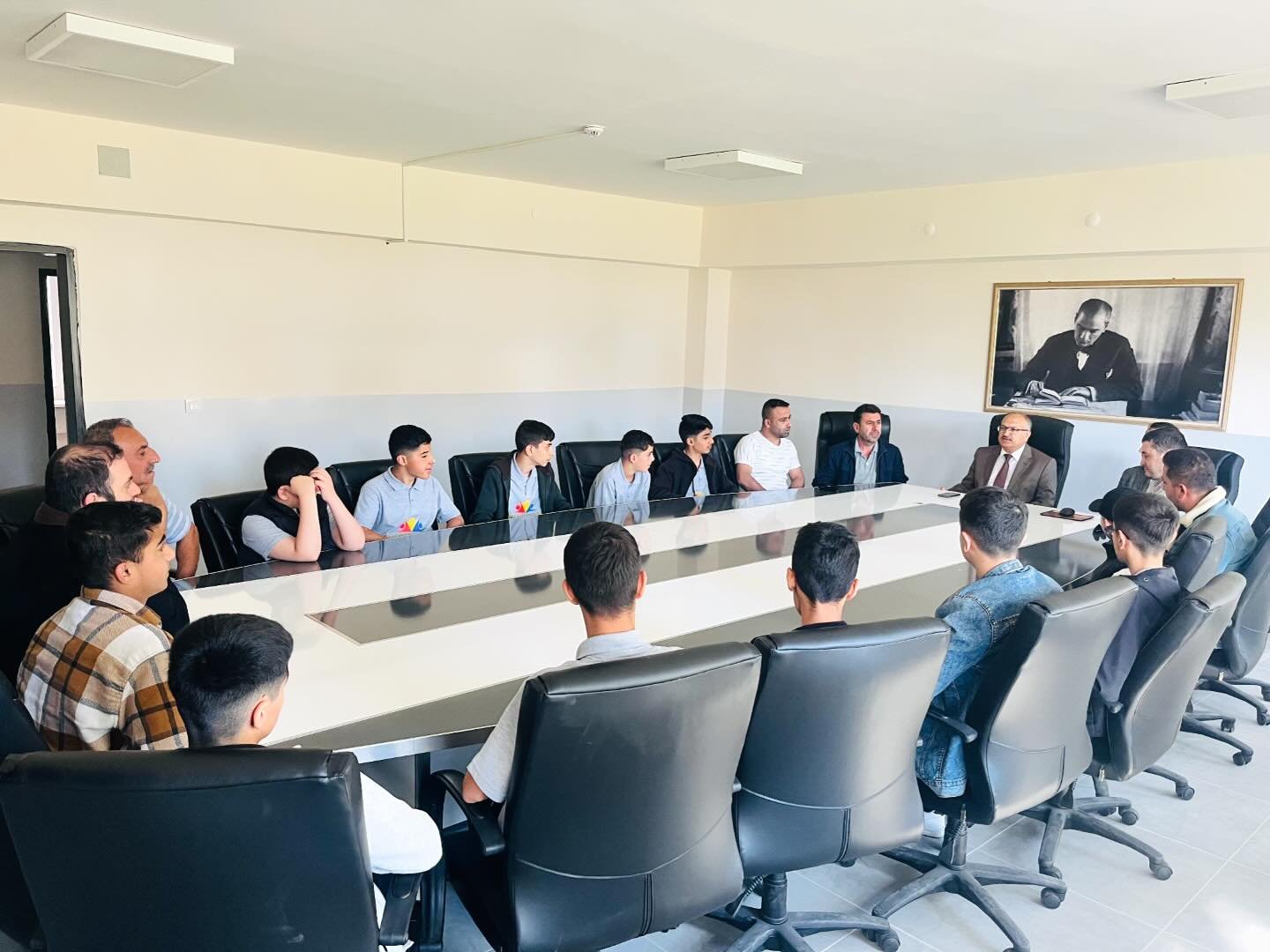 VEFALI GÖNÜLLER VEFAKAR ŞEHİRLER PROJESİ KAPSAMINDA SİİRT’Lİ ÖĞRENCİLER GEDİZ’DE