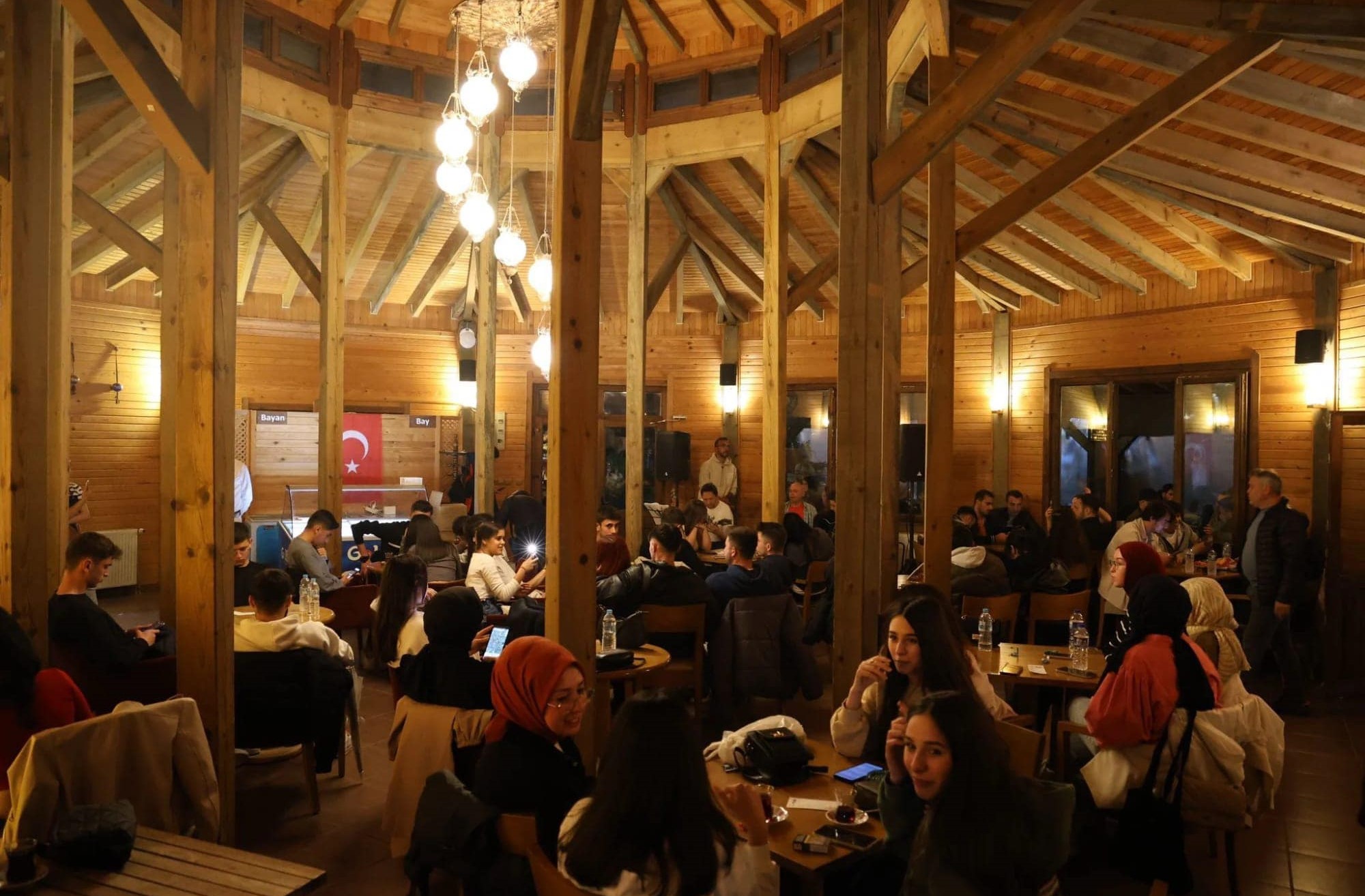 YAŞAM KAFE’DE “CANLI MÜZİKLİ CUMARTESİLER”