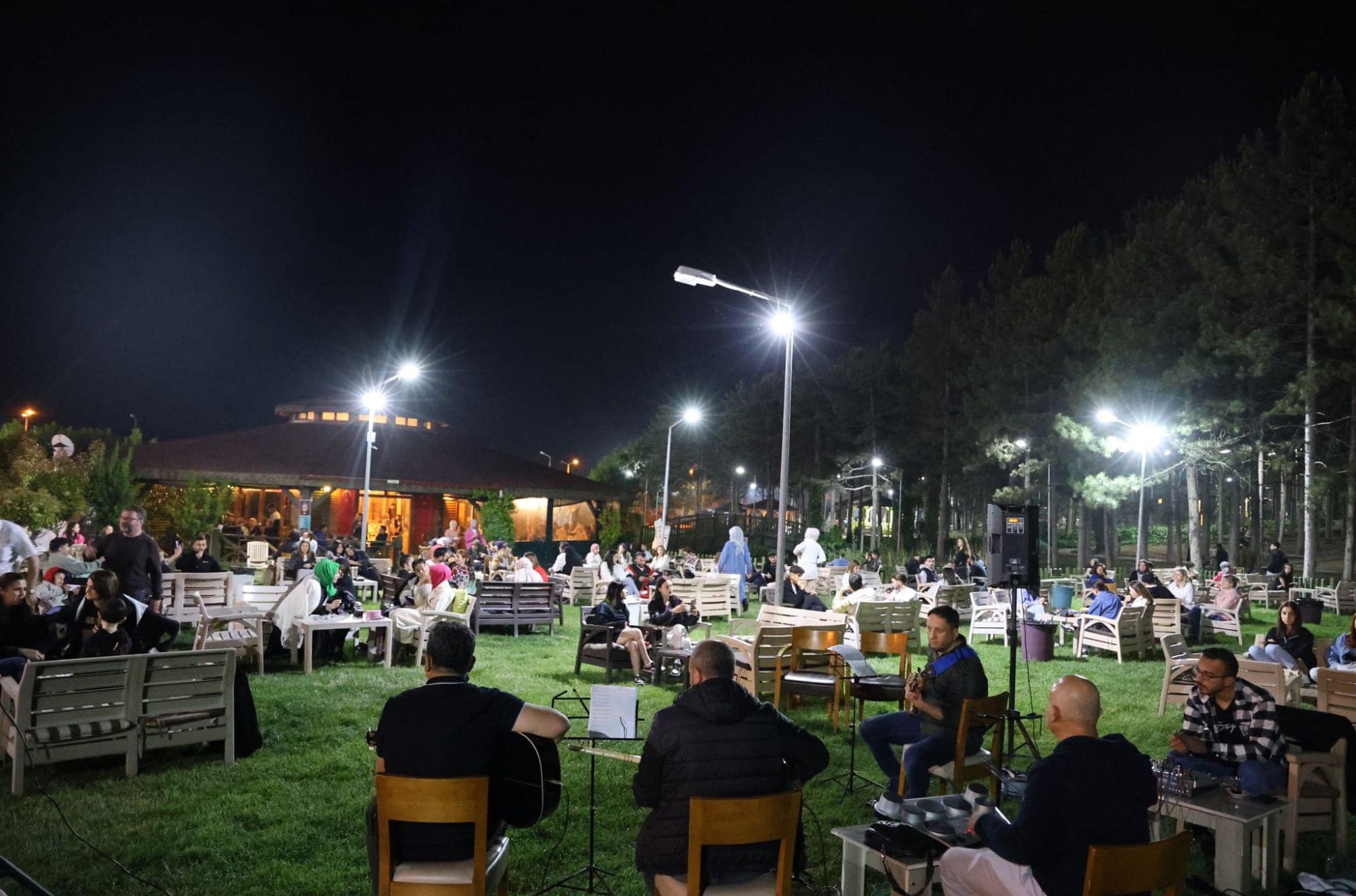 YAŞAM KAFE’DE TÜRKÜLÜ GECELER