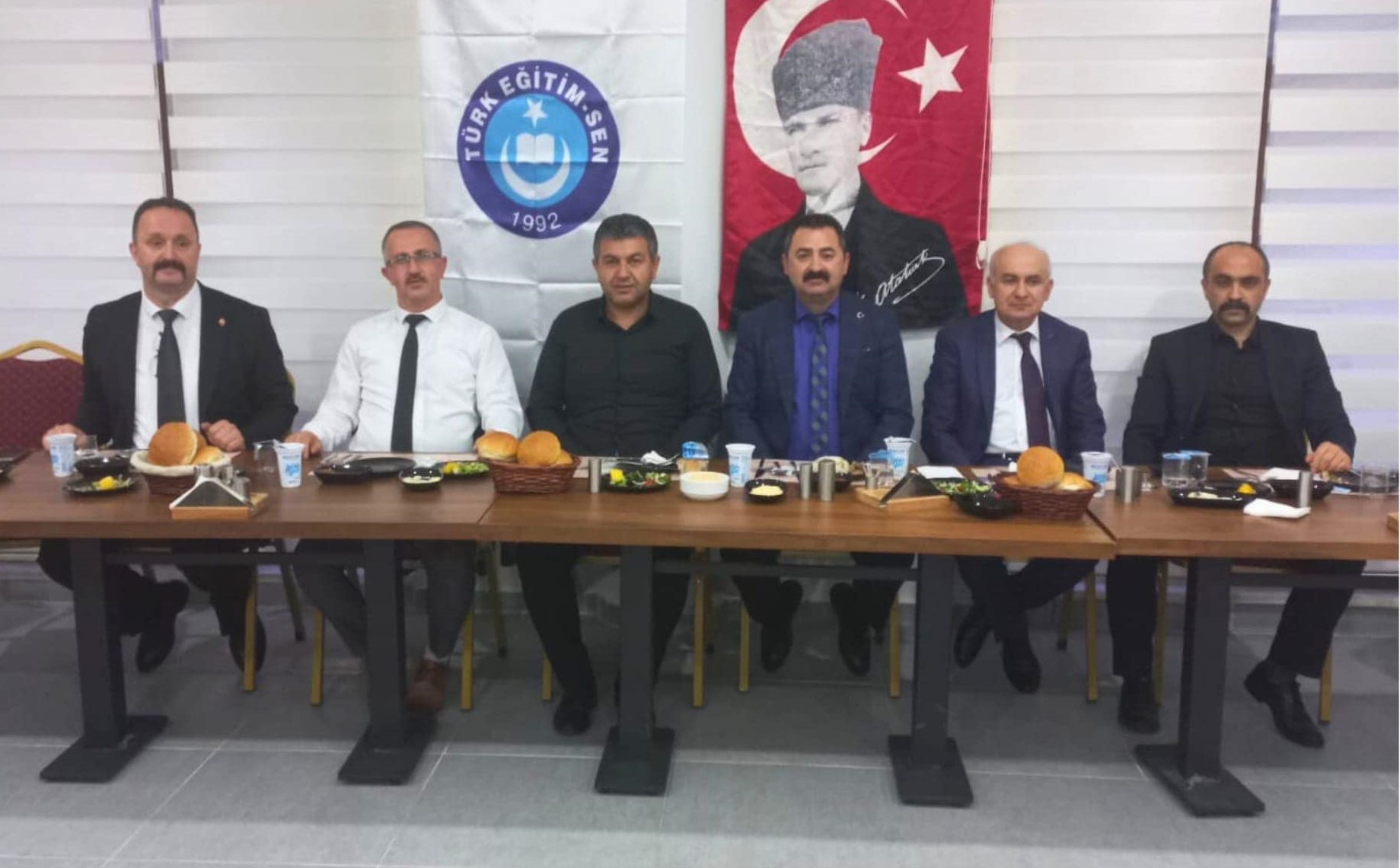 TÜRK EĞİTİM SEN TEMSİLCİLERİ YEMEKTE BULUŞTU