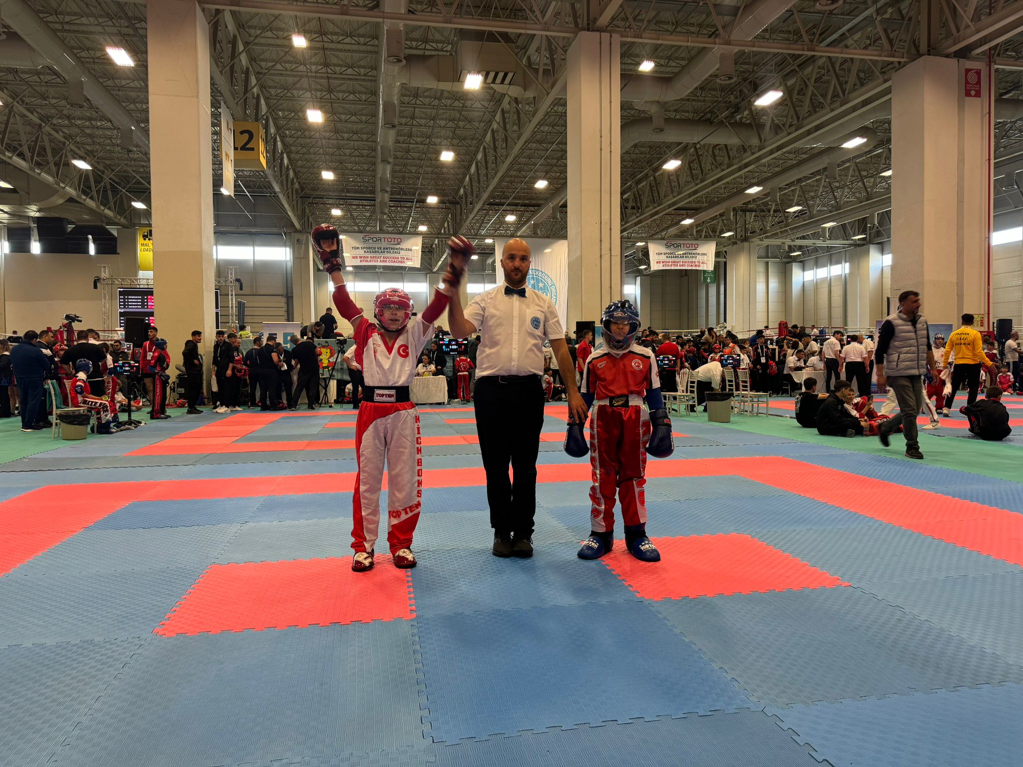 GEDİZLİ KİCK-BOKS SPORCULARI DÜNYA KUPASINDAN BAŞARI İLE DÖNDÜLER