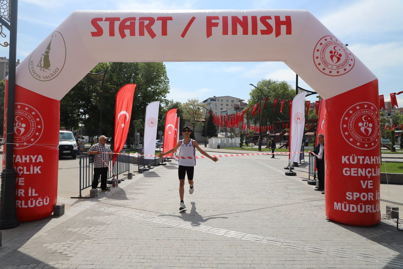 GENÇLİK KOŞUSUNDA GEDİZLİ ÖĞRENCİSİ İL BİRİNCİSİ OLDU