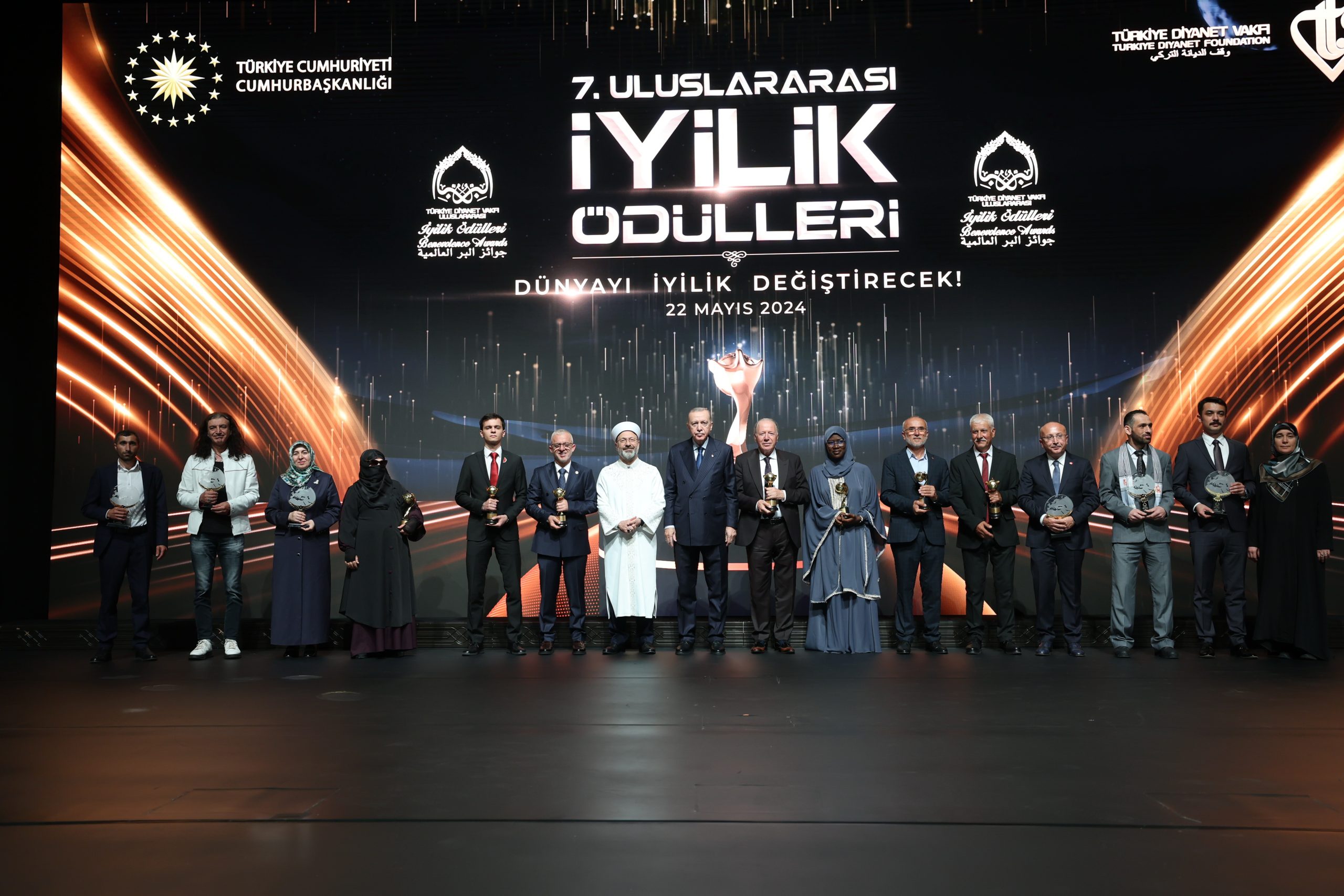 GEDİZLİ MERHUM MÜFTÜ ÖMER FARUK BİLGİLİ’YE 7.ULUSLARARASI İYİLİK ÖDÜLÜ VERİLDİ