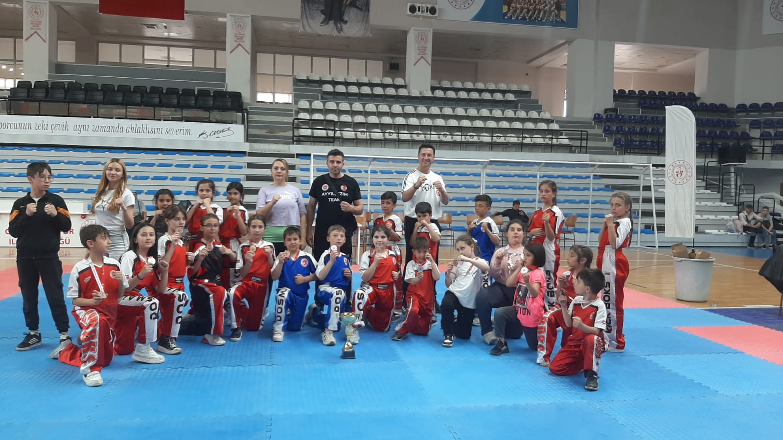 KİCKBOKS SPOR BRANŞINDA GEDİZLİ SPORCULARDAN BİR BASARI DAHA GELDİ
