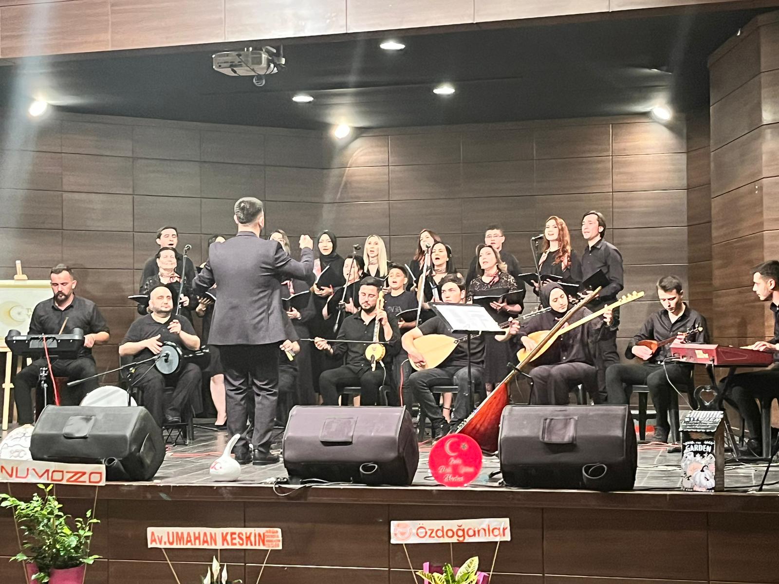 GEDİZ HALK EĞİTİM MERKEZİNDEN TÜRK HALK MÜZİĞİ KONSERİNE YOĞUN İLGİ