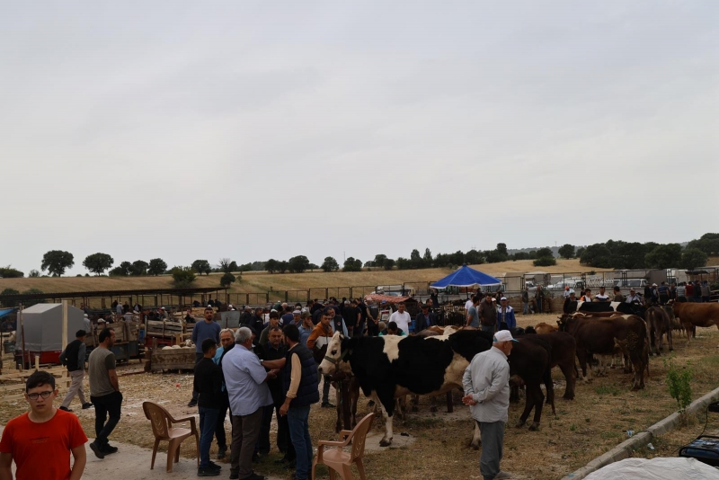 HAYVAN PAZARINDA VATANDAŞLARA ÇORBA İKRAMI