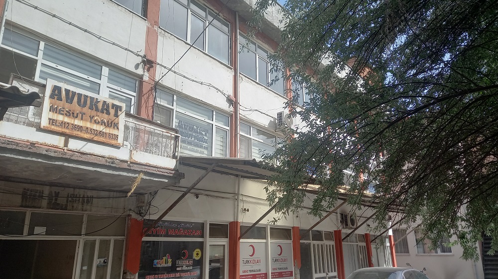 GEDİZ KIZILAY İŞHANI İÇİN YIKIM KARARI ÇIKTI, ESNAF ANLAYIŞ BEKLİYOR