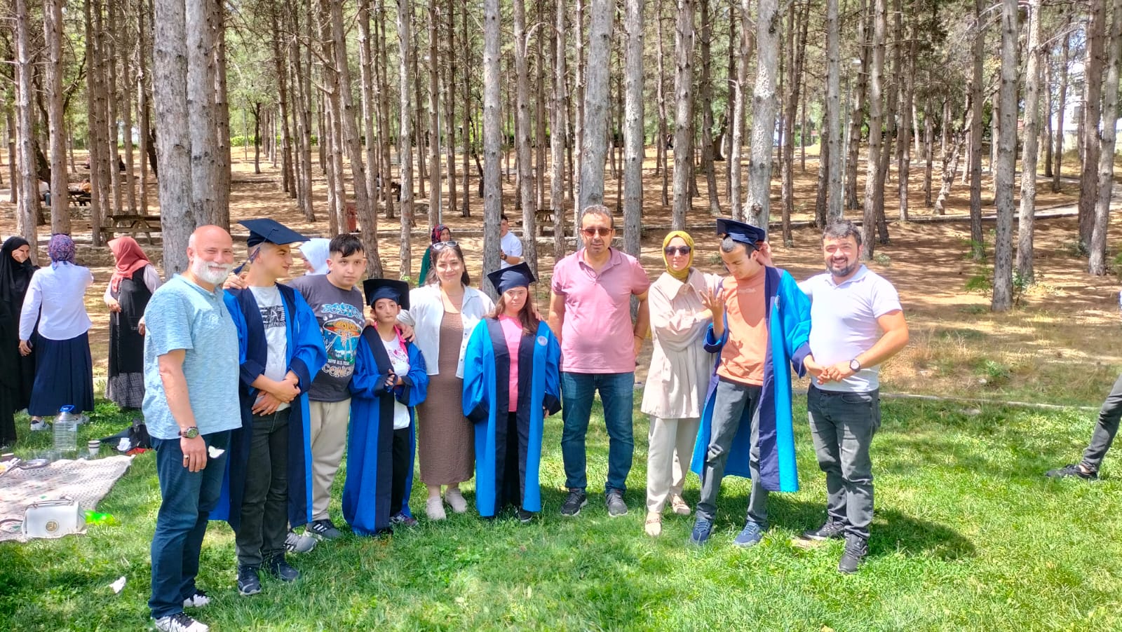 GEDİZ’DE ÖZEL ÖĞRENCİLER İÇİN PİKNİK ETKİNLİĞİ