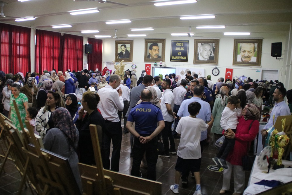 GEDİZ HALK EĞİTİMİ MERKEZİNDEN SEZON SONU PROGRAMI VE SERGİSİ