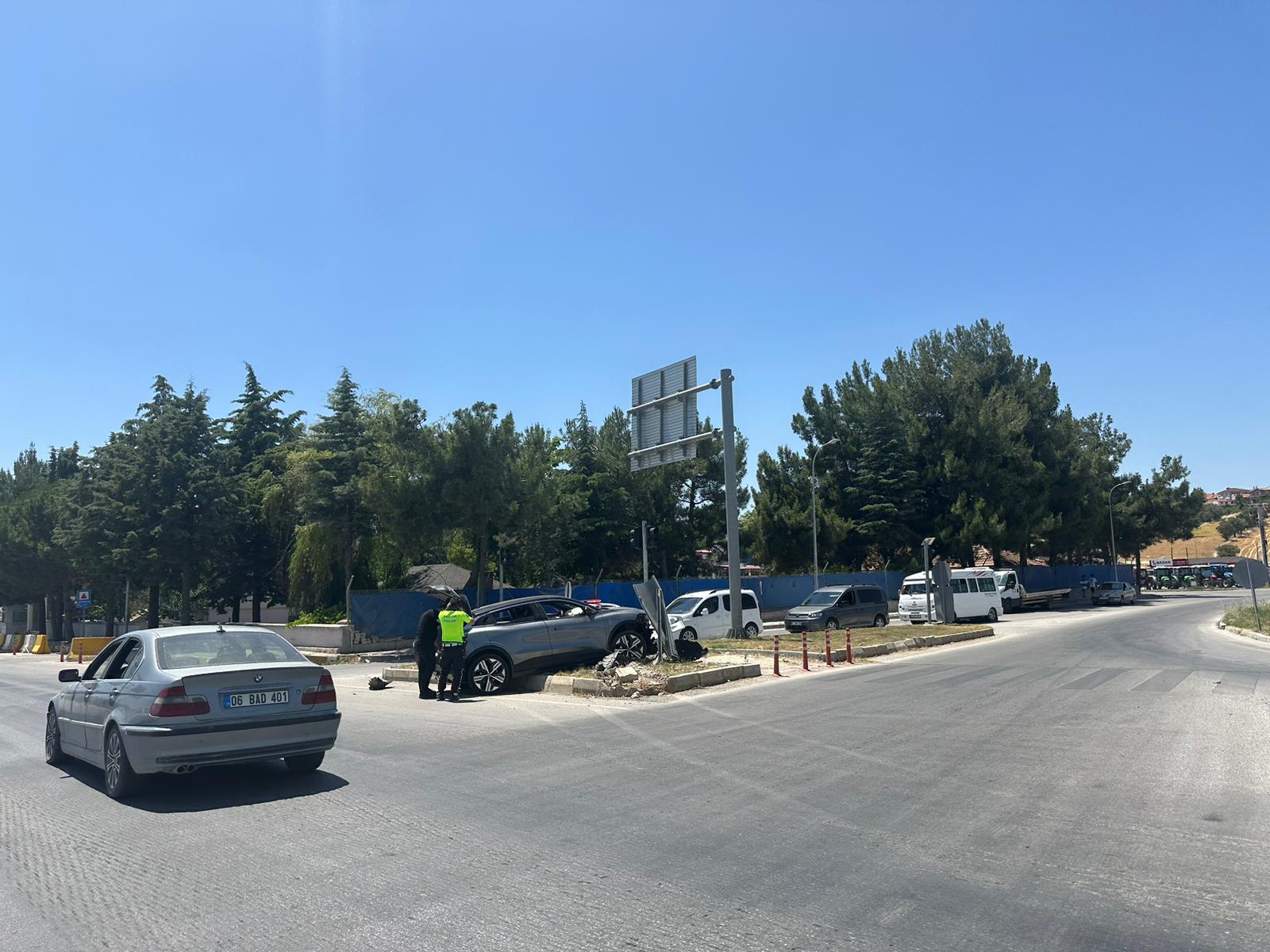 GEDİZ’DE TRAFİK KAZASI 1 KİŞİ YARALANDI