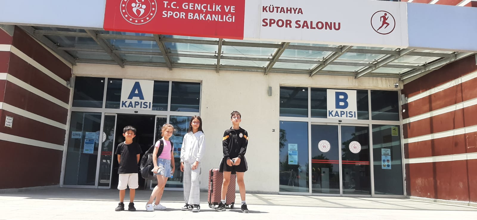 GEDİZ’DEN 4 KİCK BOKS SPORCUSU ELEMELERİ GEÇEREK KÜTAHYA’YI TEMSİL ETME HAKKI KAZANDI